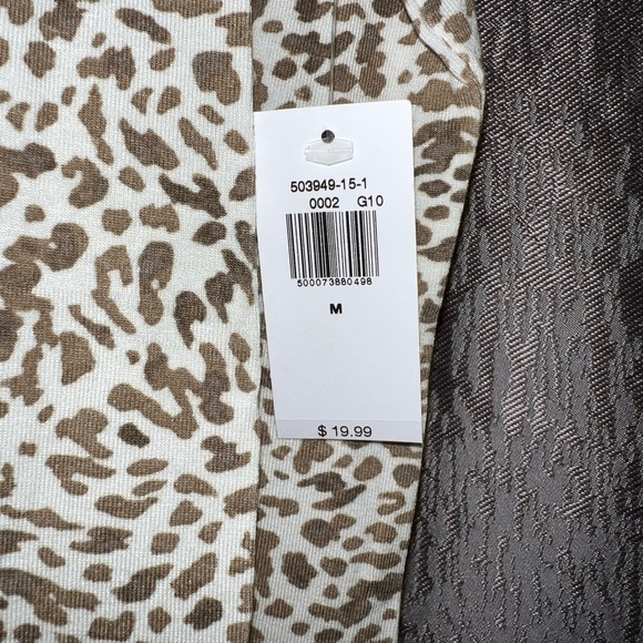 Old Navy Leopard Print Tee, size Medium, Never worn - Picture 4 of 5